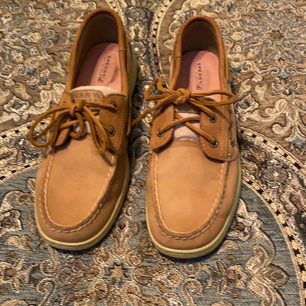 Sperry size 9 camel color